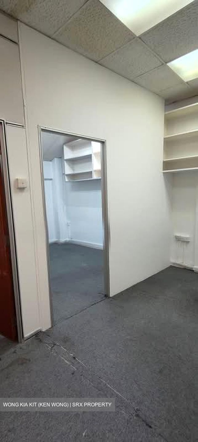 Hoa Nam Building (D8), Office #546766641